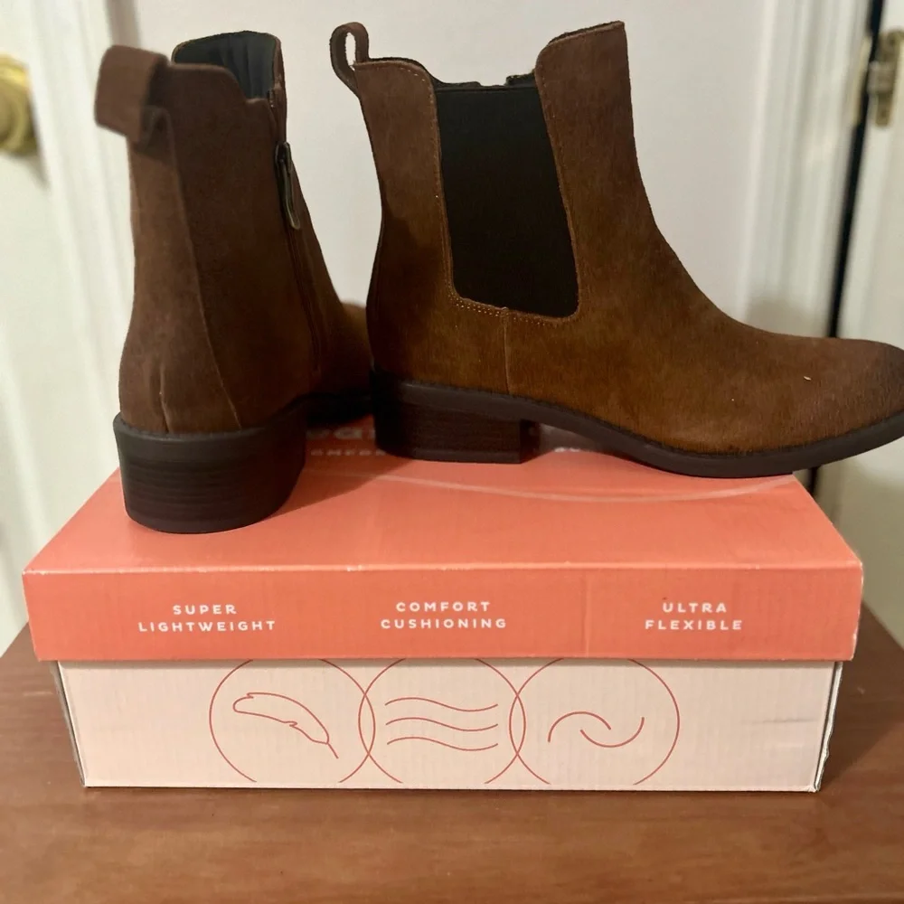 Easy Spirit Brown Suede Ankle Boots - Picture 3 of 6